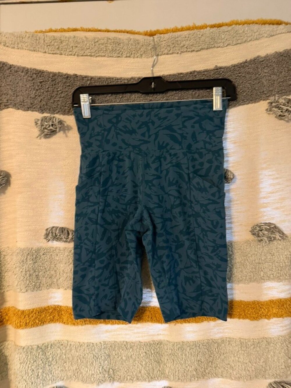REI Co-Op Swiftland Blue Abstract Print Bike Shorts Pockets Size S